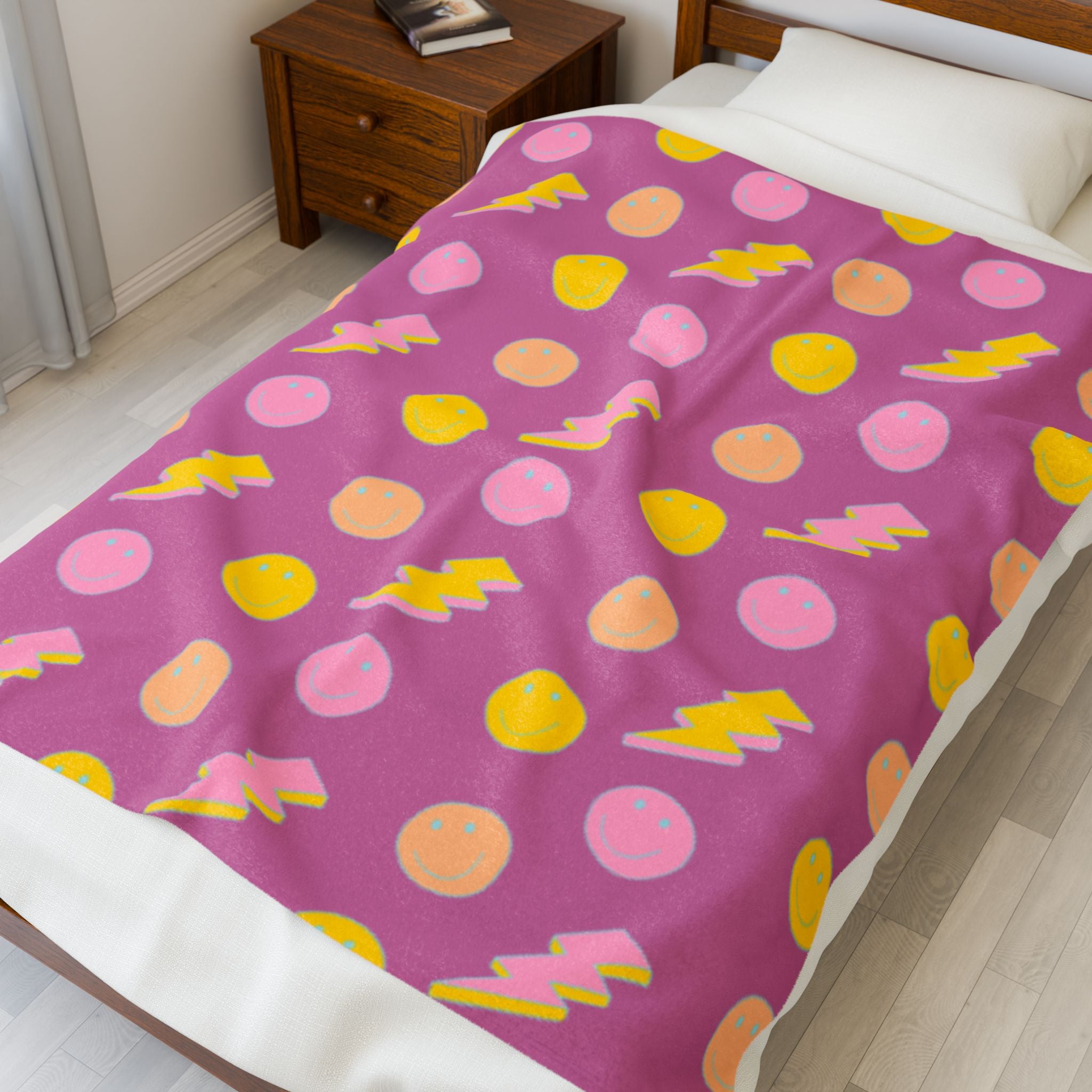 Cheerful Smiley Velveteen Plush Blanket